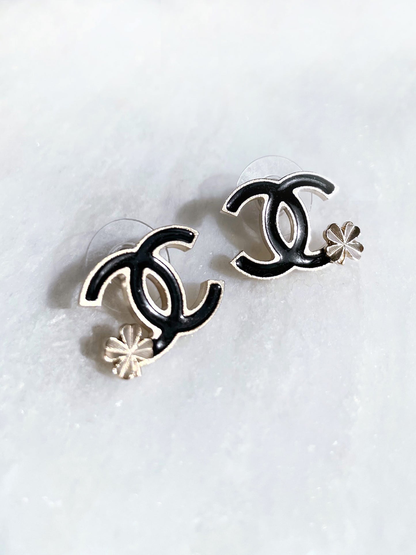 chanel lucky gold enamel earrings 2012 métiers d'art