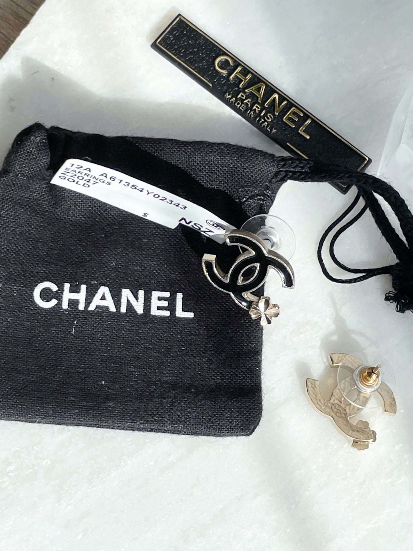chanel lucky gold enamel earrings 2012 métiers d'art